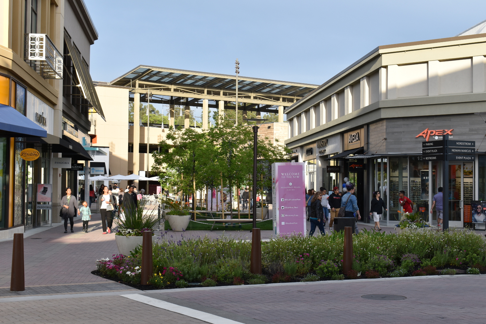 Neiman Marcus, Broadway Plaza, Walnut Creek, Retail Design